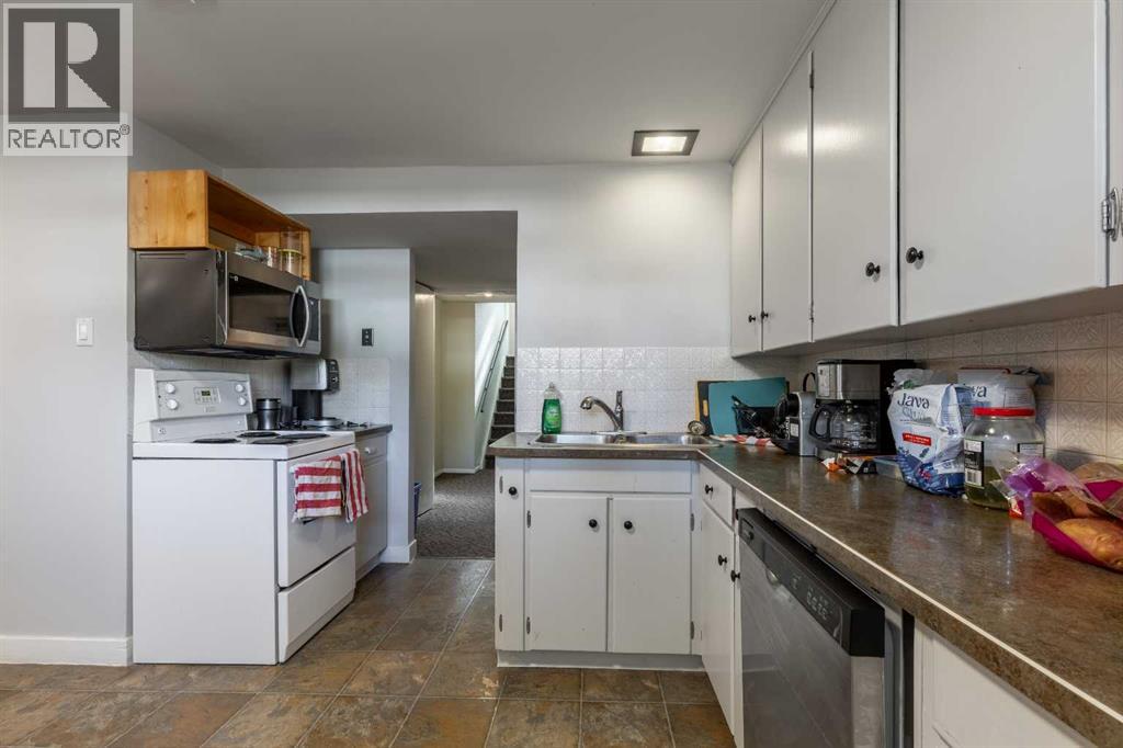 Single Family House Bungalow for Sale in   Avenue S Glendale Lethbridge 