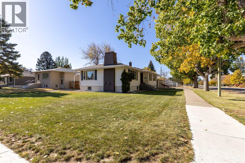 Single Family House Bungalow for Sale in   Avenue S Glendale Lethbridge 