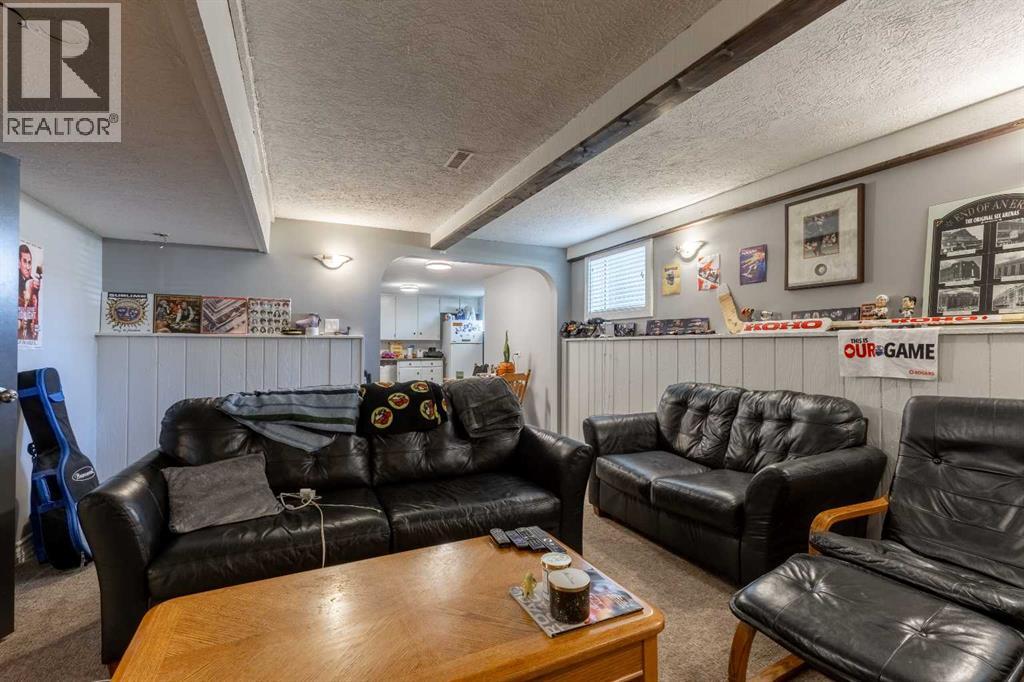 Single Family House Bungalow for Sale in   Avenue S Glendale Lethbridge 