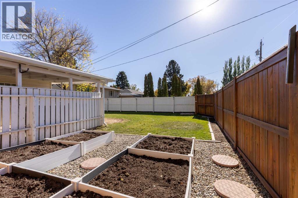 Single Family House Bungalow for Sale in   Avenue S Glendale Lethbridge 