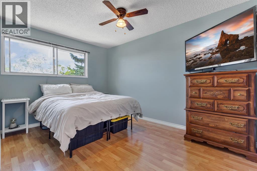 Single Family House for Sale in  Pennsburg Way SE Penbrooke Meadows Calgary 