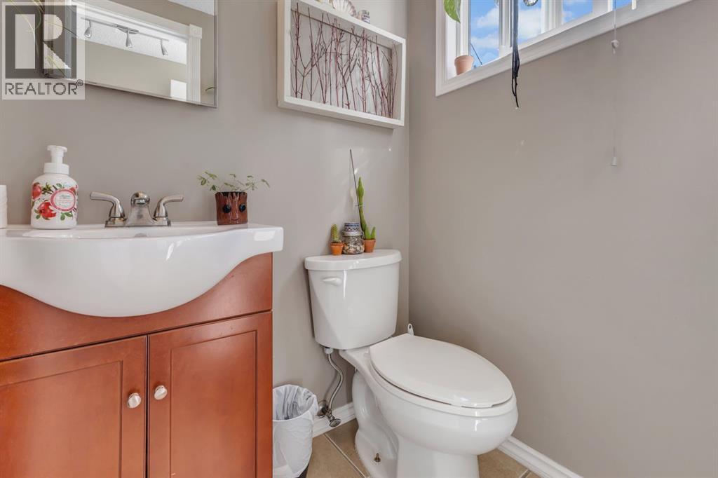 Single Family House for Sale in  Pennsburg Way SE Penbrooke Meadows Calgary 