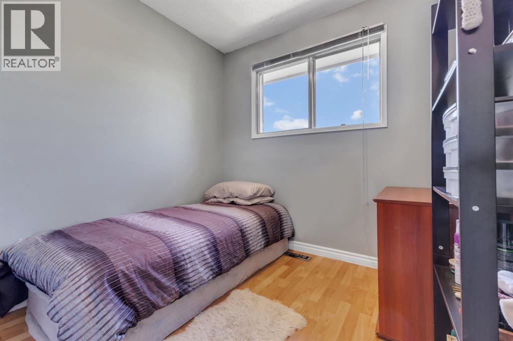 Single Family House for Sale in  Pennsburg Way SE Penbrooke Meadows Calgary 