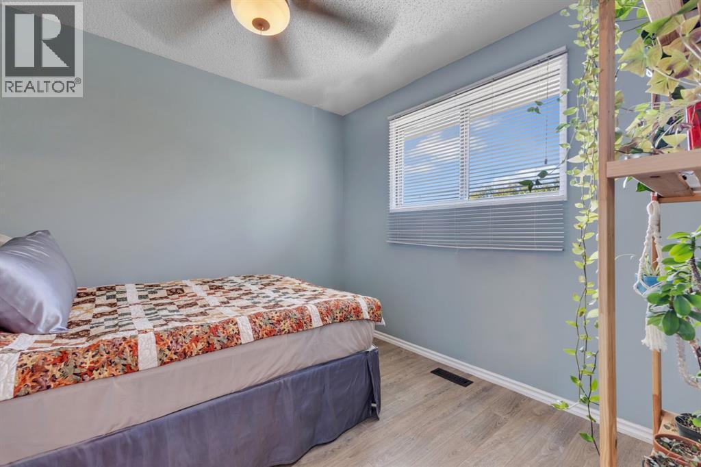 Single Family House for Sale in  Pennsburg Way SE Penbrooke Meadows Calgary 