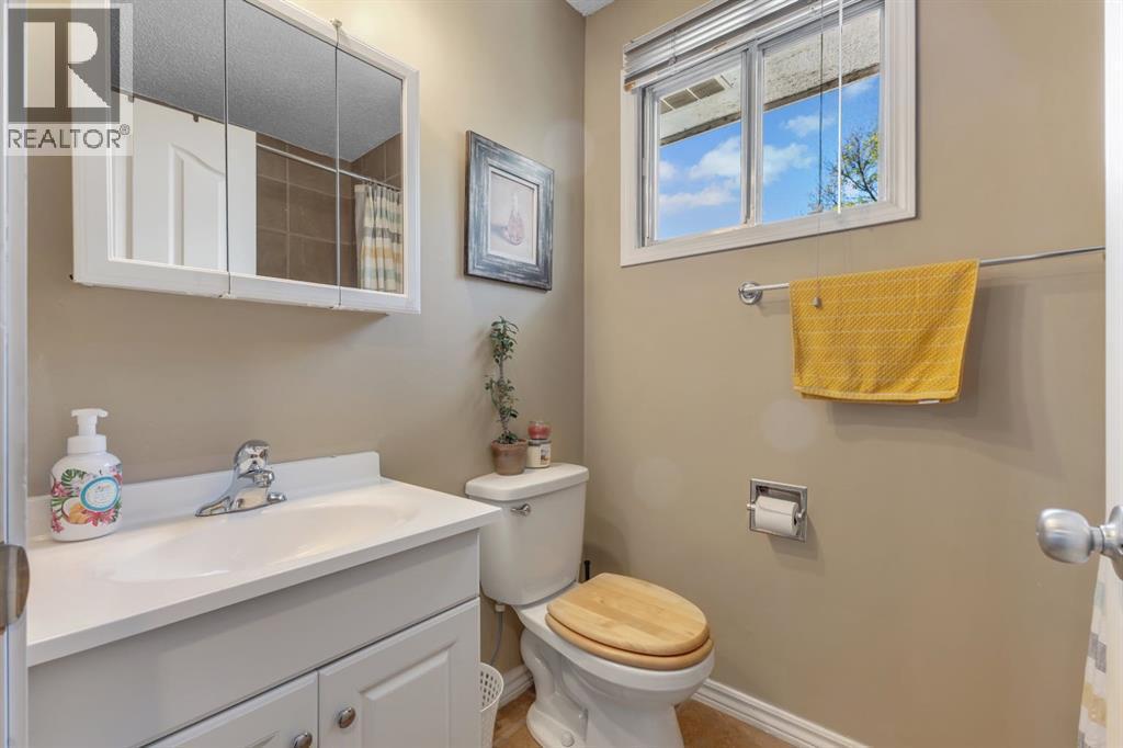 Single Family House for Sale in  Pennsburg Way SE Penbrooke Meadows Calgary 