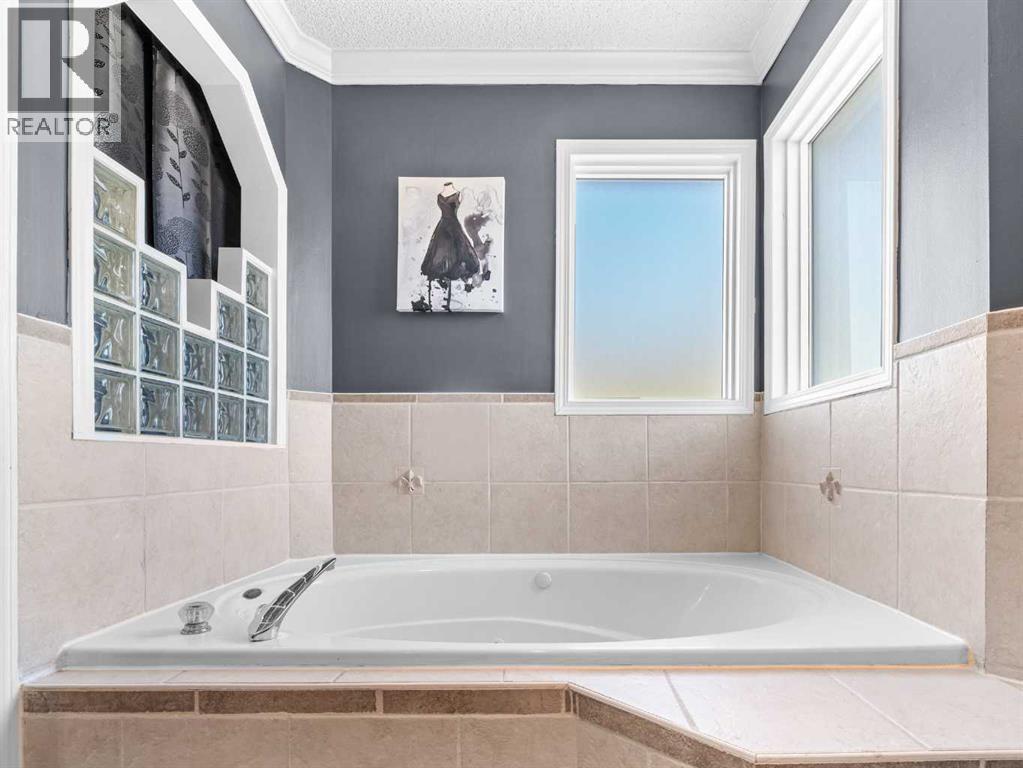 Single Family House for Sale in  Scurfield Drive NW Scenic Acres Calgary 