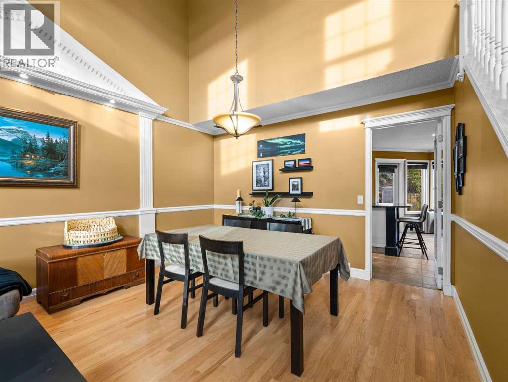 Single Family House for Sale in  Scurfield Drive NW Scenic Acres Calgary 