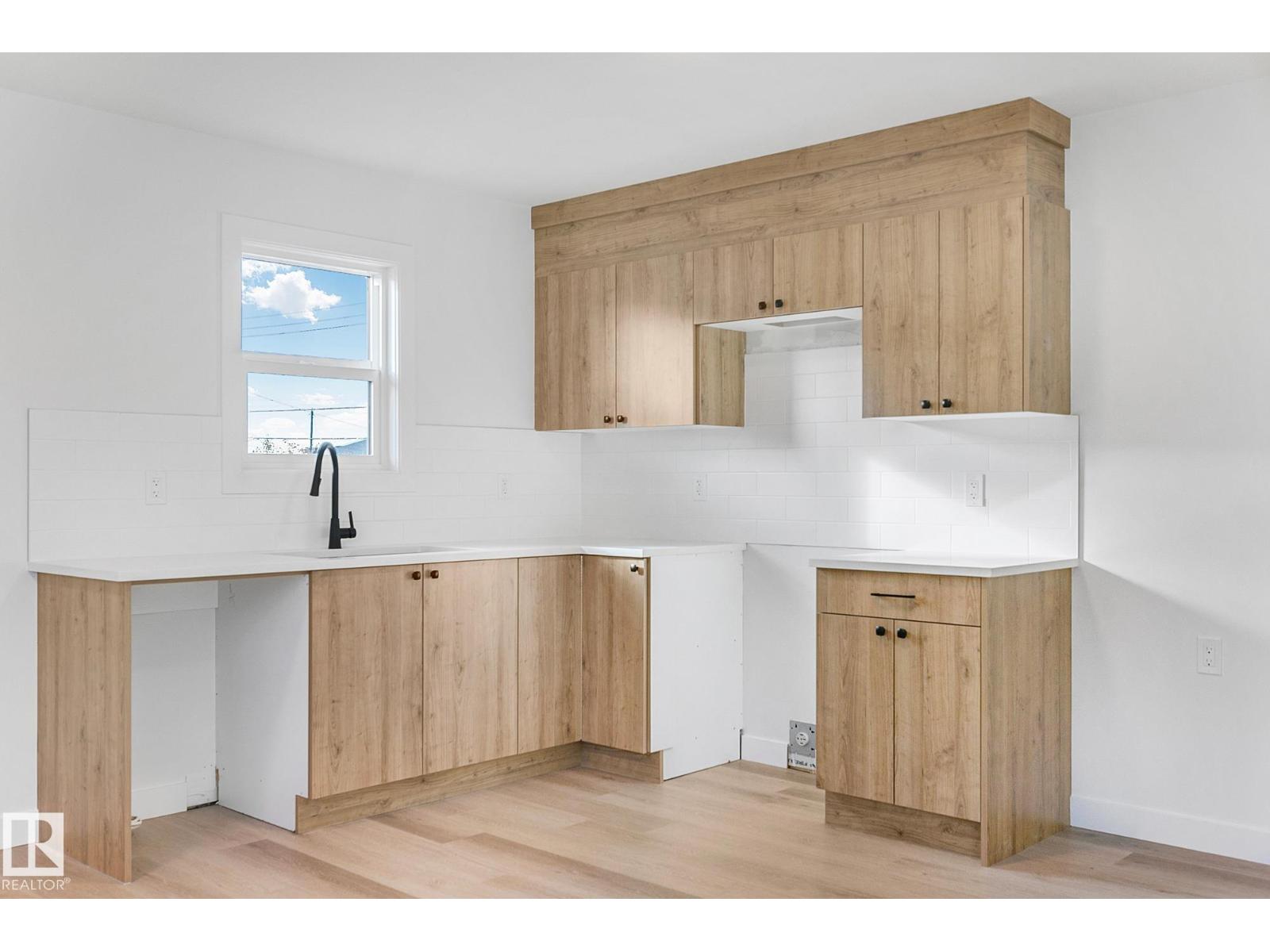 9926 9928 157 ST NW, Edmonton