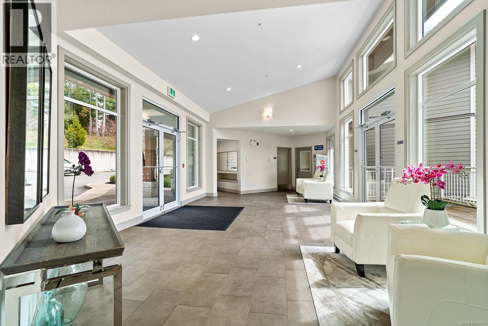 213 4960 Songbird Pl, Nanaimo