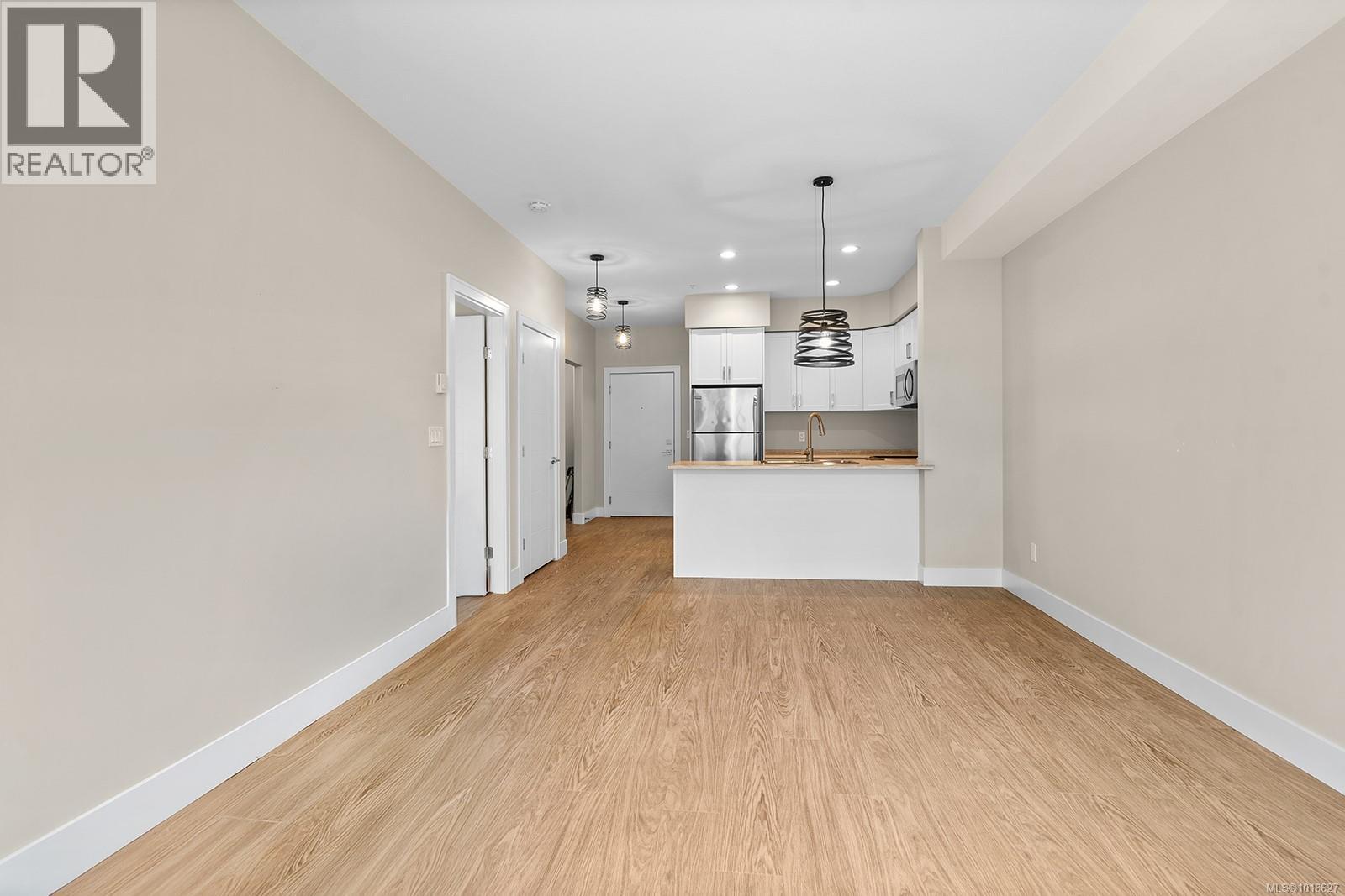 213 4960 Songbird Pl, Nanaimo