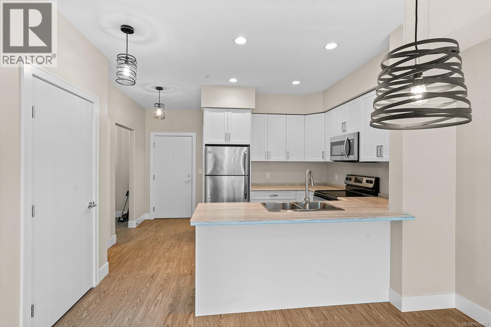 213 4960 Songbird Pl, Nanaimo