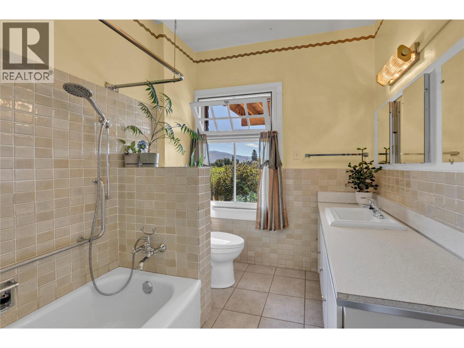 235 Middle Bench Road North, Penticton