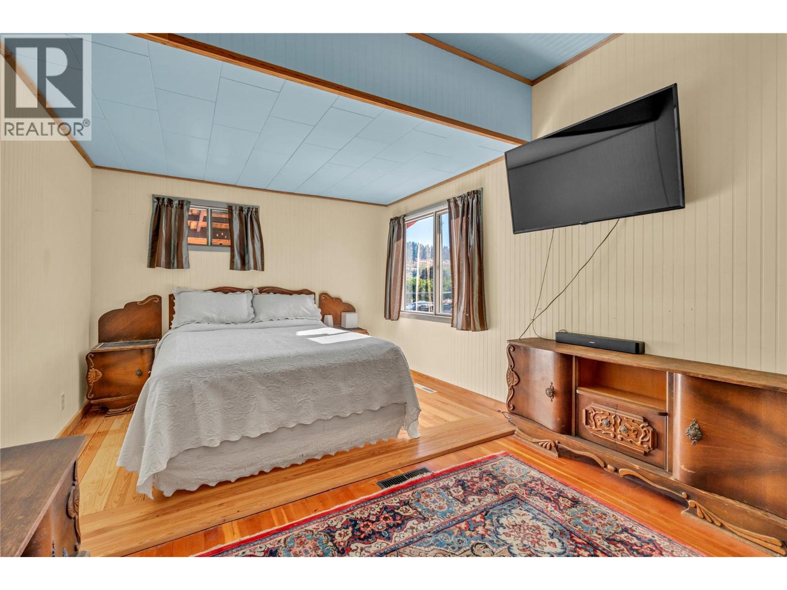 235 Middle Bench Road North, Penticton