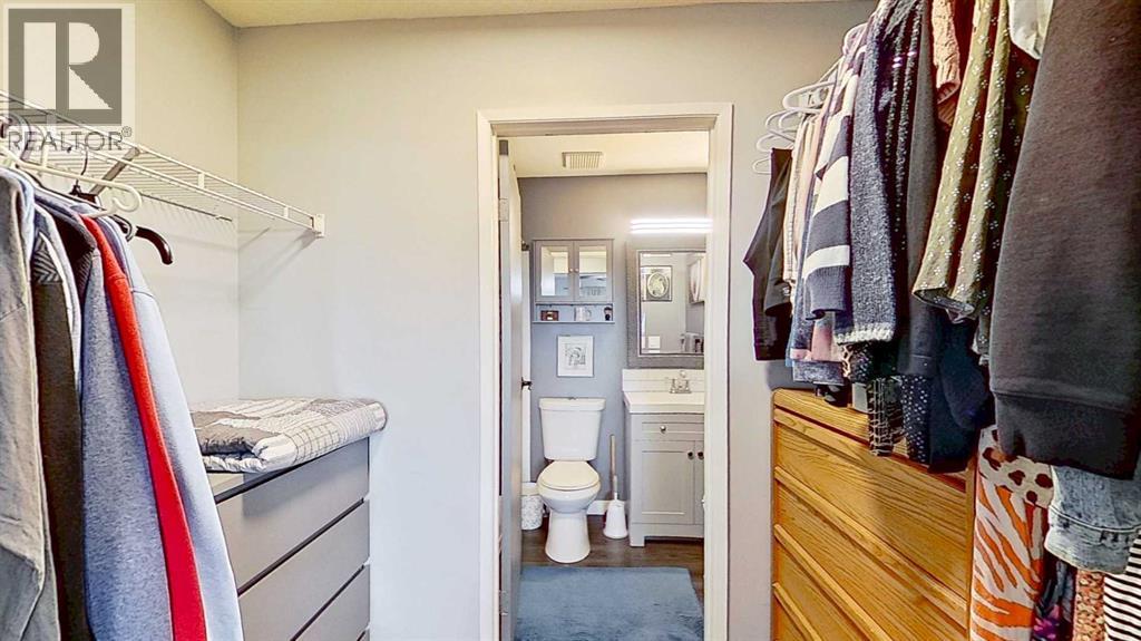 Single Family House for Sale in   Dover Point SE Dover Calgary 