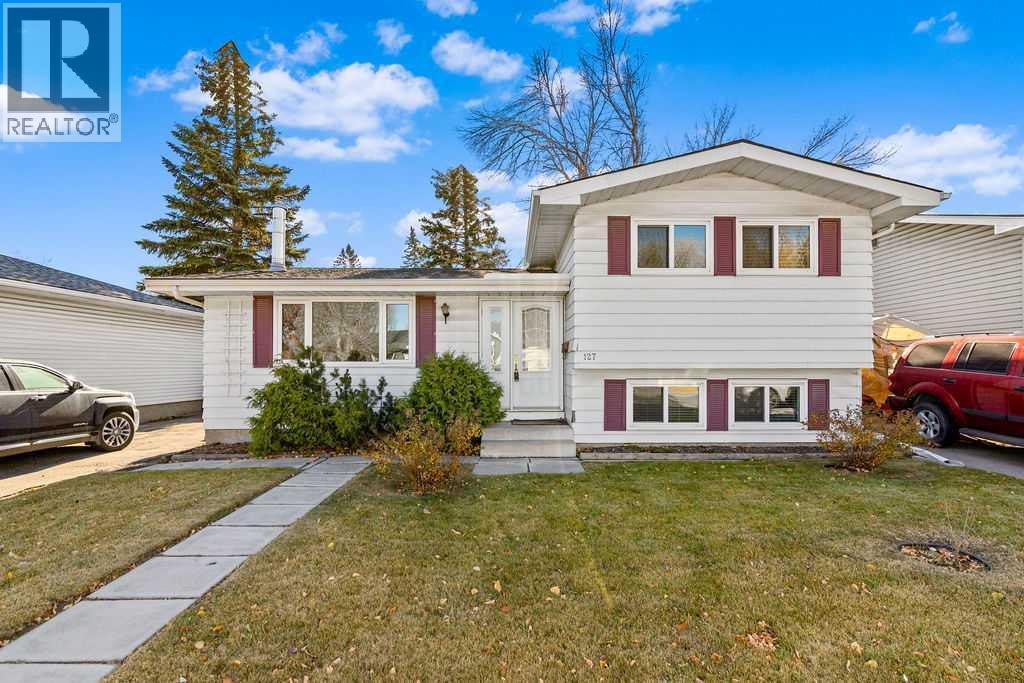 Single Family House 4 Level for Sale in  Lynnview Way SE Ogden Calgary 