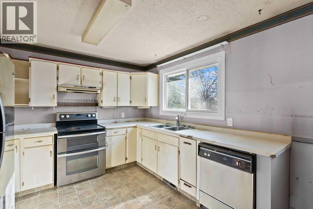 Single Family House 4 Level for Sale in  Lynnview Way SE Ogden Calgary 