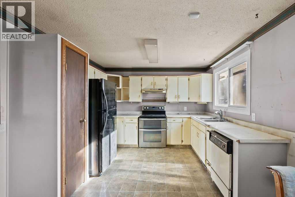 Single Family House 4 Level for Sale in  Lynnview Way SE Ogden Calgary 