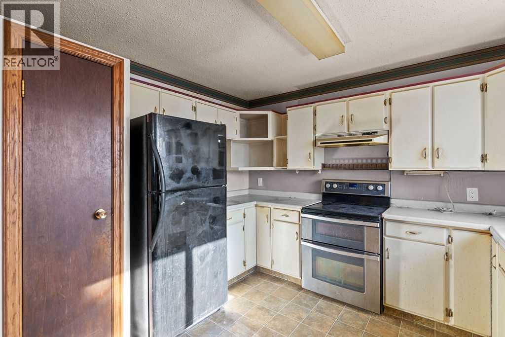 Single Family House 4 Level for Sale in  Lynnview Way SE Ogden Calgary 