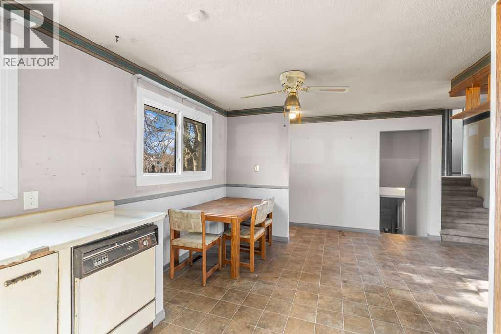 Single Family House 4 Level for Sale in  Lynnview Way SE Ogden Calgary 