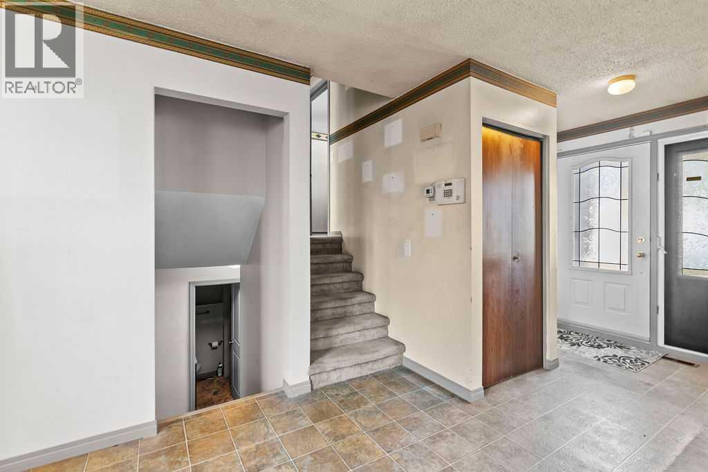 127 Lynnview Way SE, Calgary, Alberta