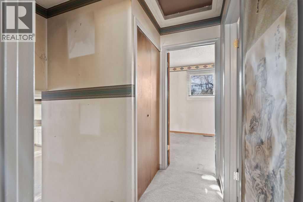 Single Family House 4 Level for Sale in  Lynnview Way SE Ogden Calgary 