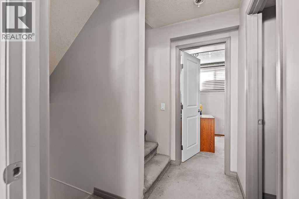 Single Family House 4 Level for Sale in  Lynnview Way SE Ogden Calgary 