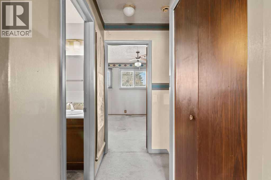 Single Family House 4 Level for Sale in  Lynnview Way SE Ogden Calgary 