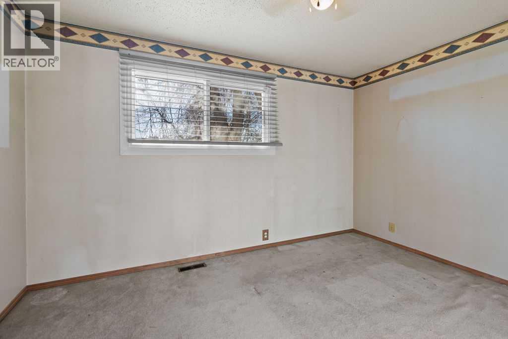 Single Family House 4 Level for Sale in  Lynnview Way SE Ogden Calgary 