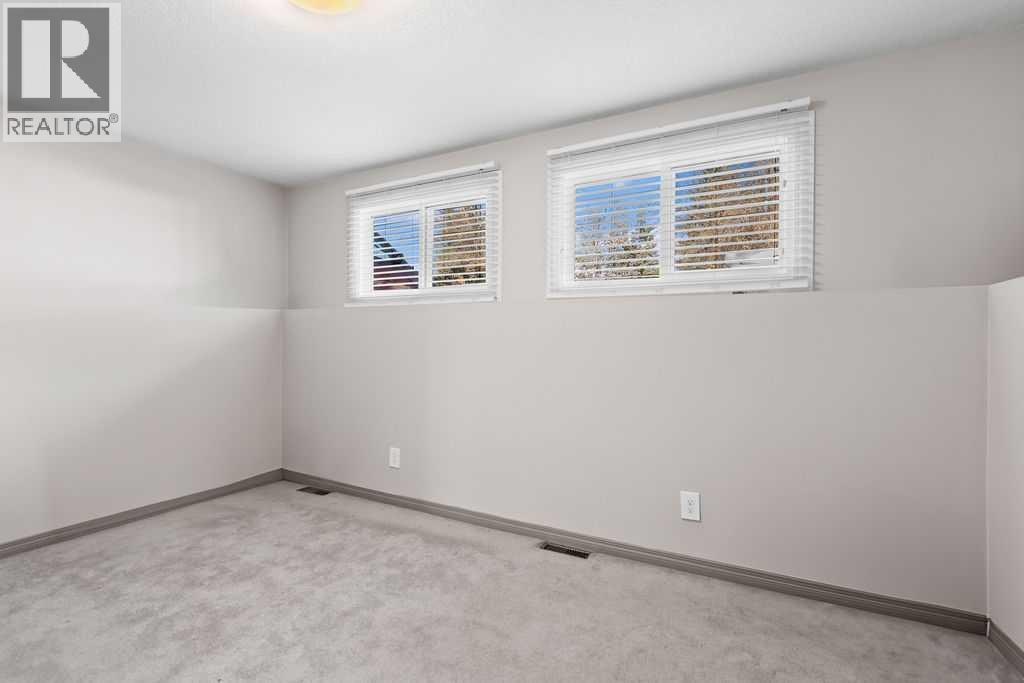 Single Family House 4 Level for Sale in  Lynnview Way SE Ogden Calgary 