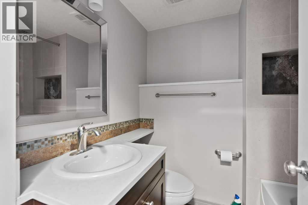 Single Family House 4 Level for Sale in  Lynnview Way SE Ogden Calgary 