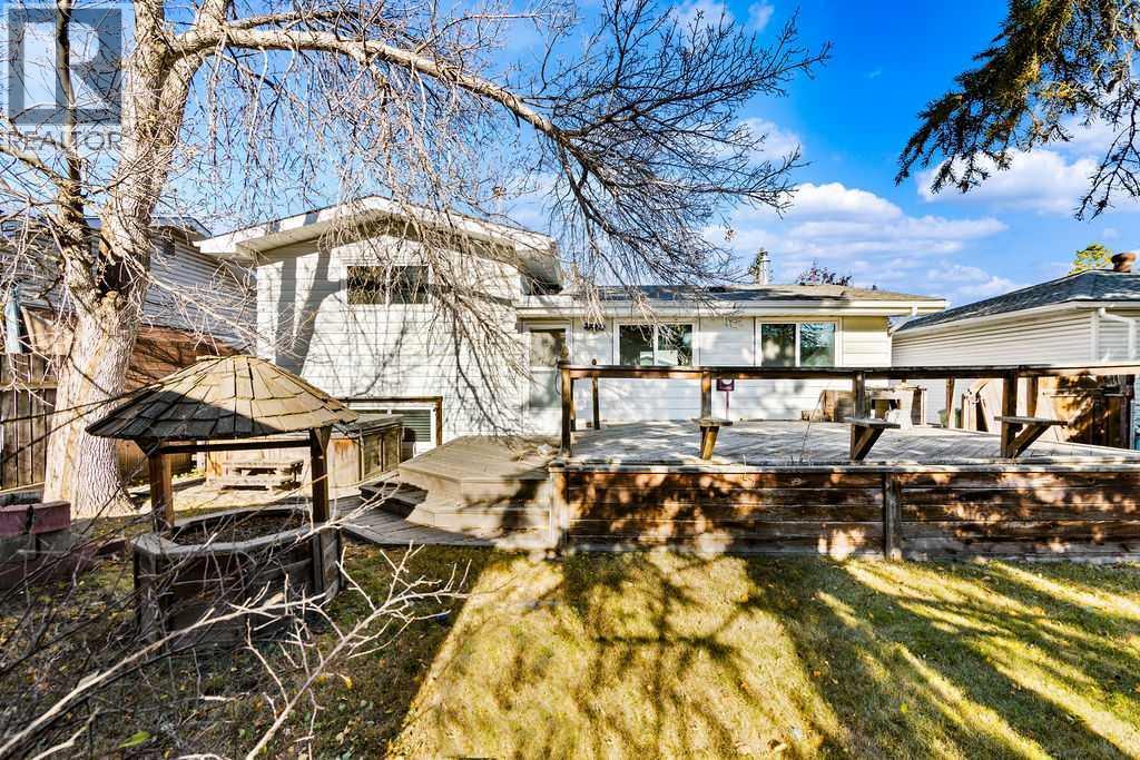 Single Family House 4 Level for Sale in  Lynnview Way SE Ogden Calgary 