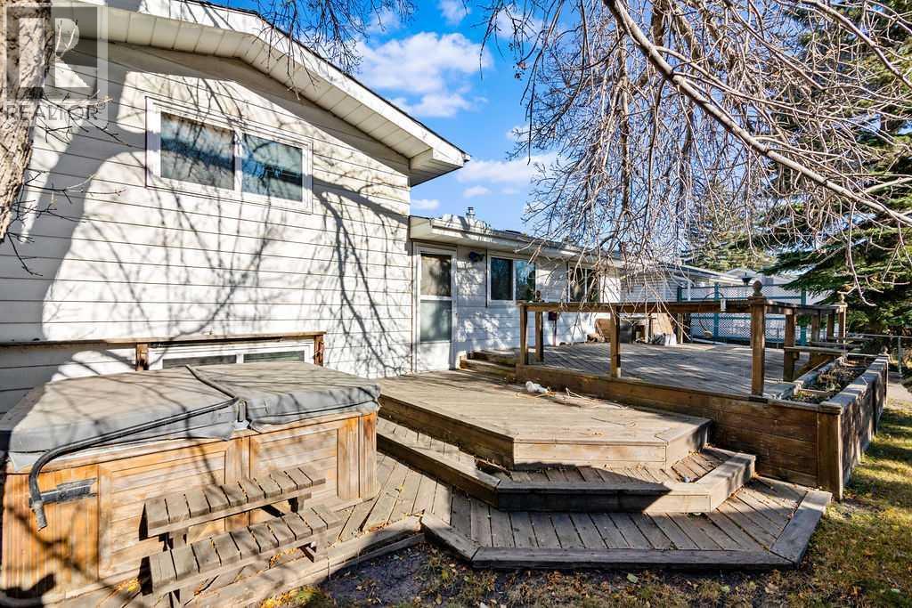 Single Family House 4 Level for Sale in  Lynnview Way SE Ogden Calgary 