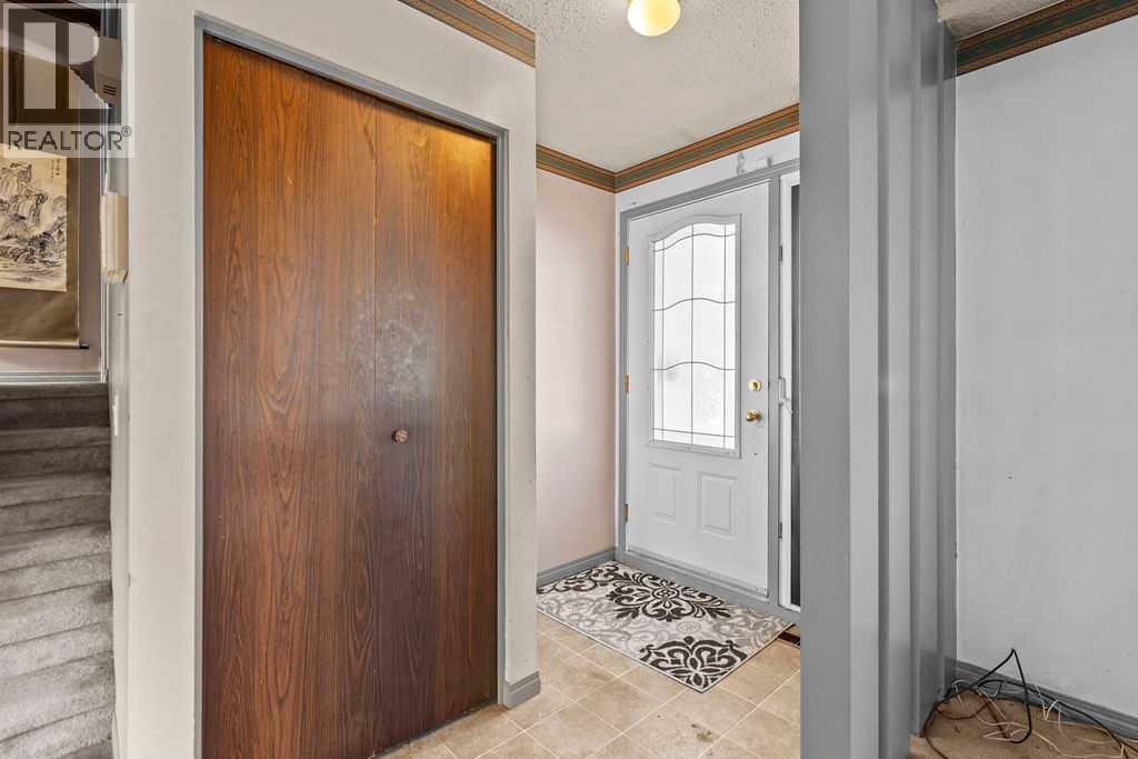 Single Family House 4 Level for Sale in  Lynnview Way SE Ogden Calgary 