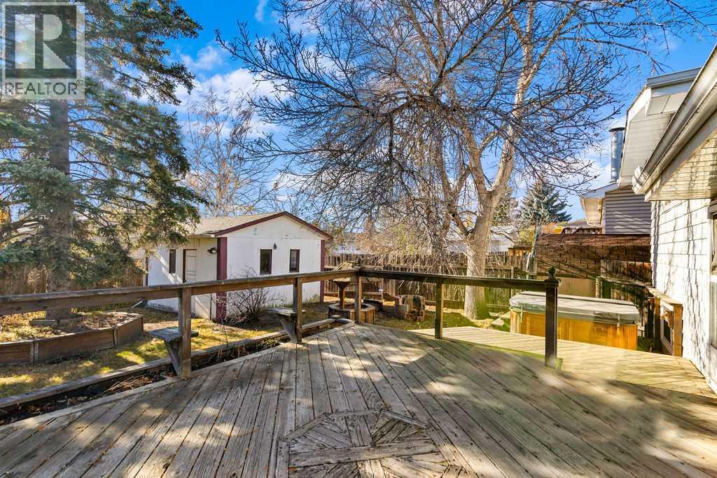 Single Family House 4 Level for Sale in  Lynnview Way SE Ogden Calgary 