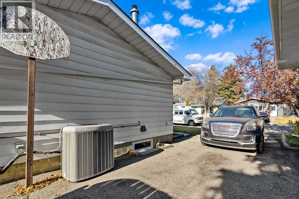 Single Family House 4 Level for Sale in  Lynnview Way SE Ogden Calgary 