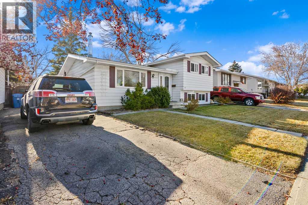 Single Family House 4 Level for Sale in  Lynnview Way SE Ogden Calgary 