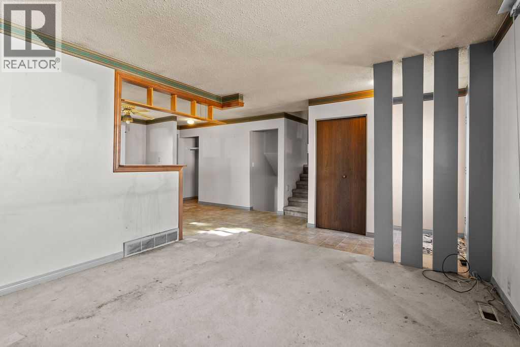 Single Family House 4 Level for Sale in  Lynnview Way SE Ogden Calgary 