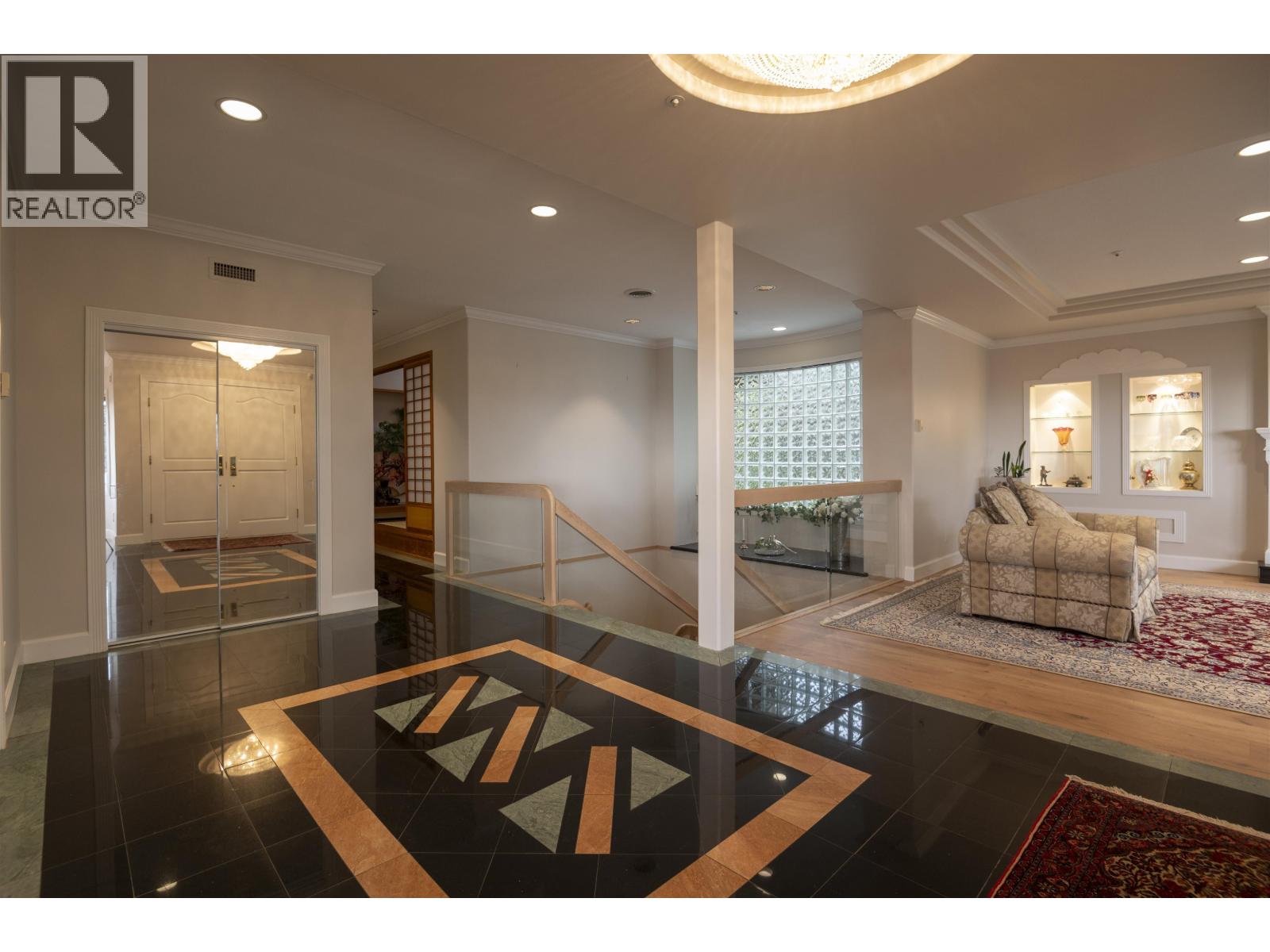 2572 WESTHILL CLOSE - Photo 2 of 39, West Vancouver, British Columbia