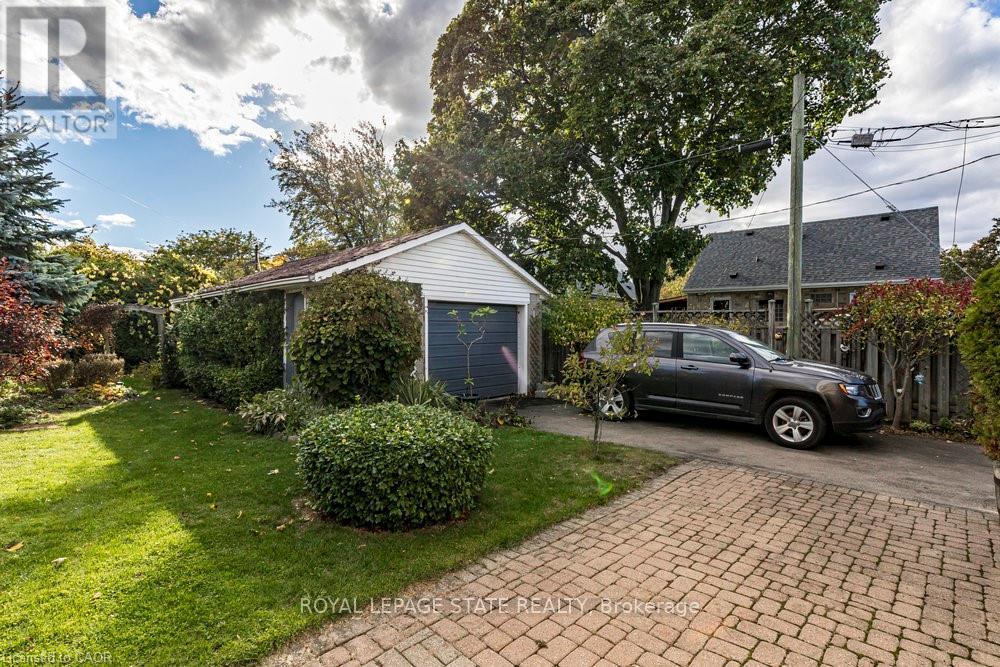 Single Family House for Sale in  SYLVIA CRESCENT Hamilton (Rosedale) 