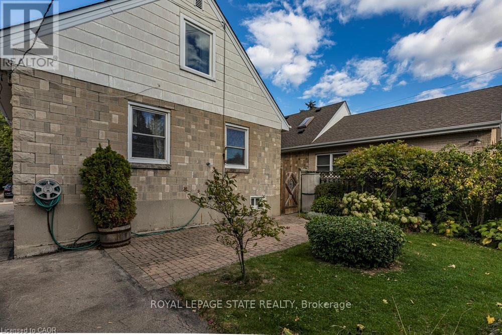 Single Family House for Sale in  SYLVIA CRESCENT Hamilton (Rosedale) 