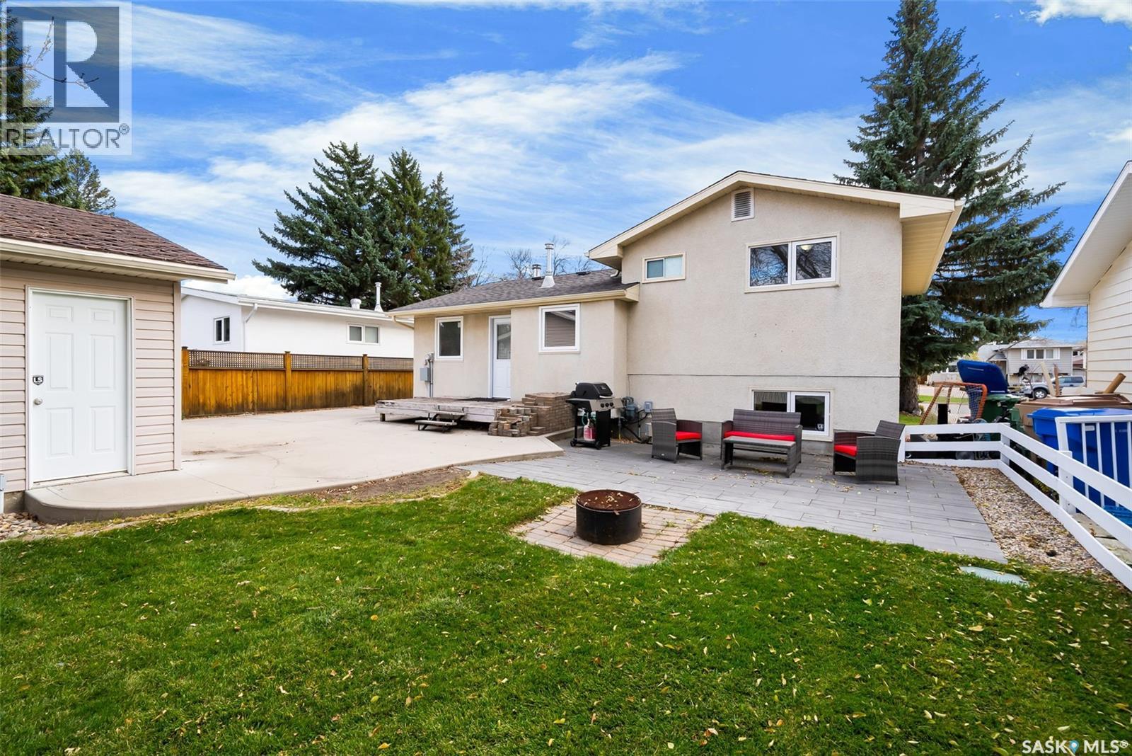 Single Family House for Sale in  Pearson PLACE Regina 