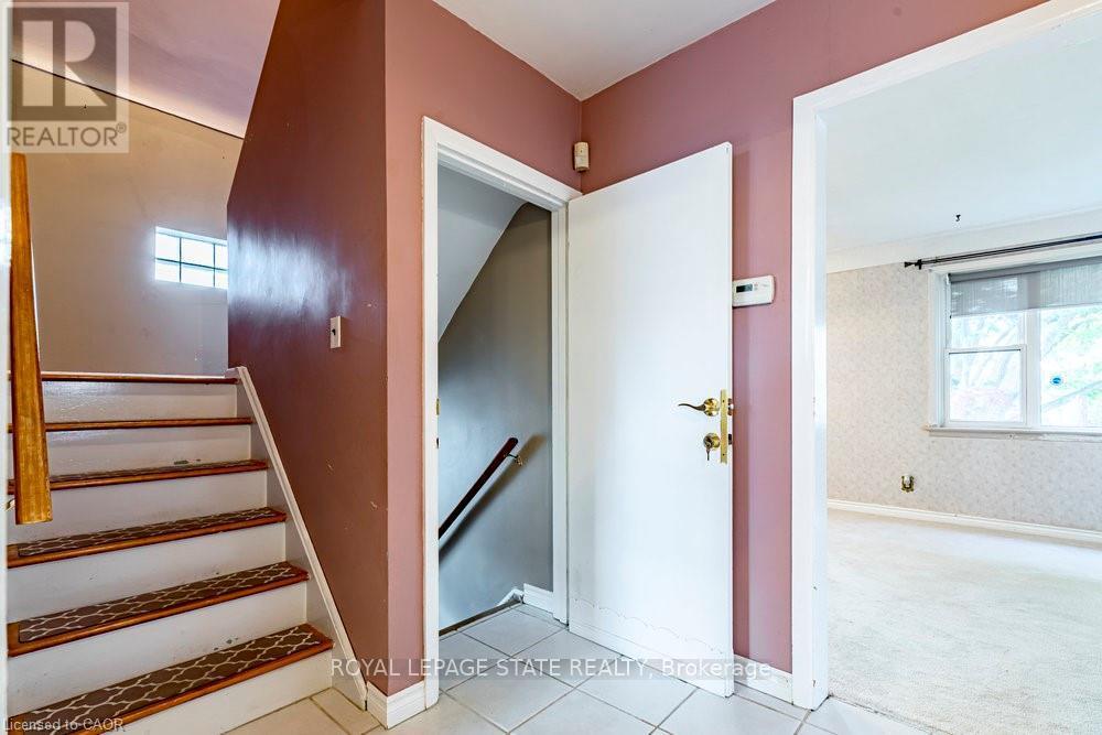 Single Family House for Sale in  SYLVIA CRESCENT Hamilton (Rosedale) 