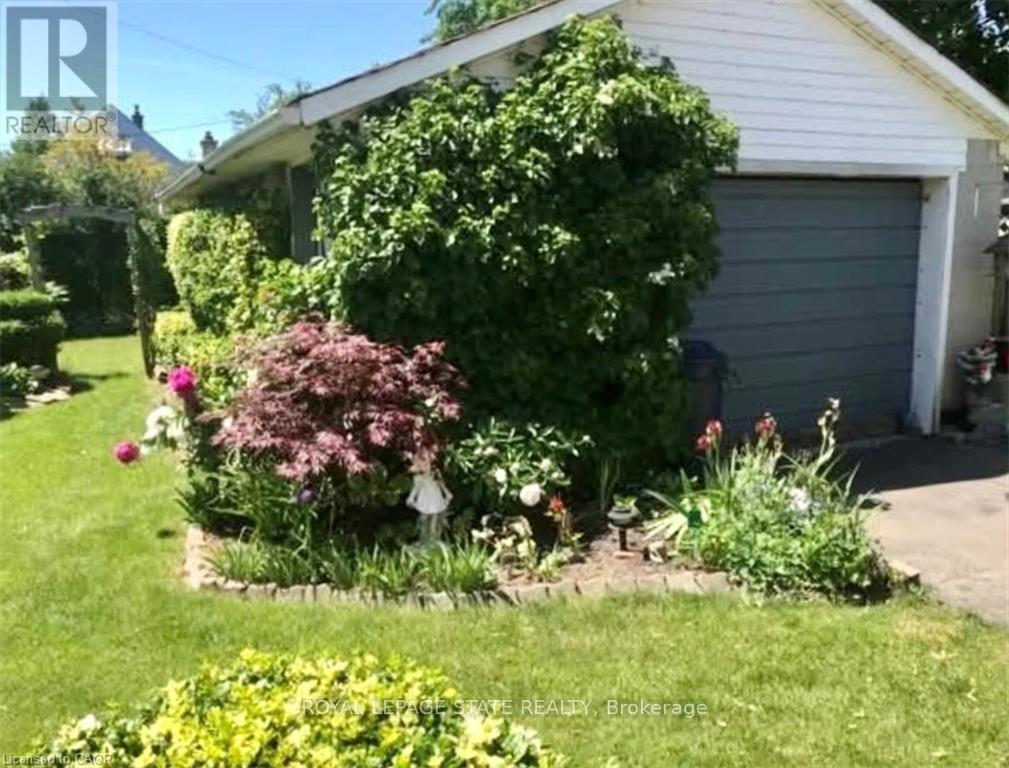 Single Family House for Sale in  SYLVIA CRESCENT Hamilton (Rosedale) 