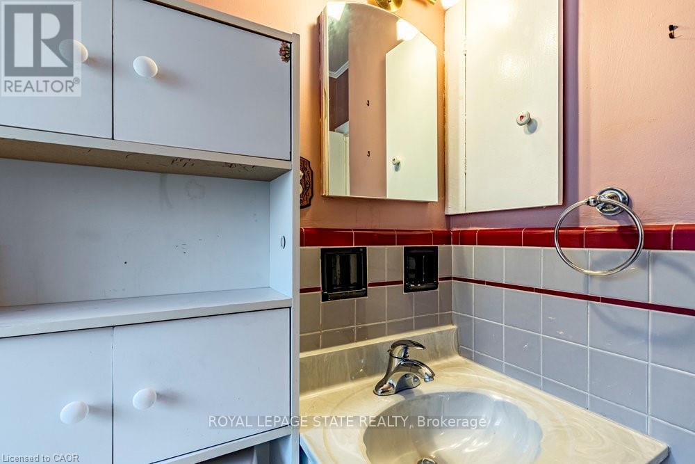 Single Family House for Sale in  SYLVIA CRESCENT Hamilton (Rosedale) 