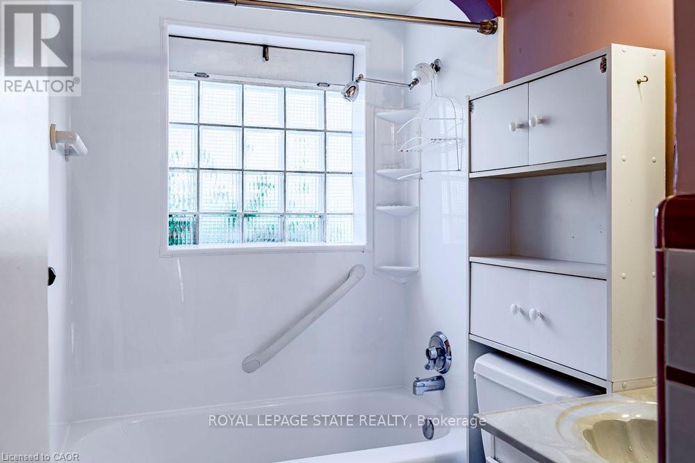 Single Family House for Sale in  SYLVIA CRESCENT Hamilton (Rosedale) 