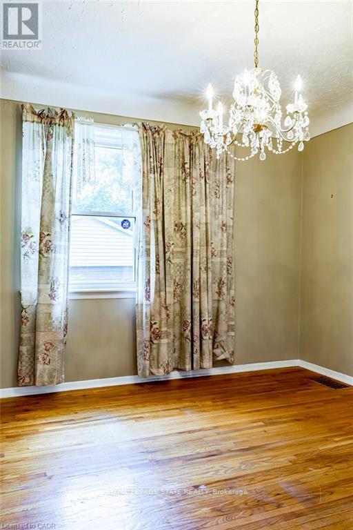 Single Family House for Sale in  SYLVIA CRESCENT Hamilton (Rosedale) 