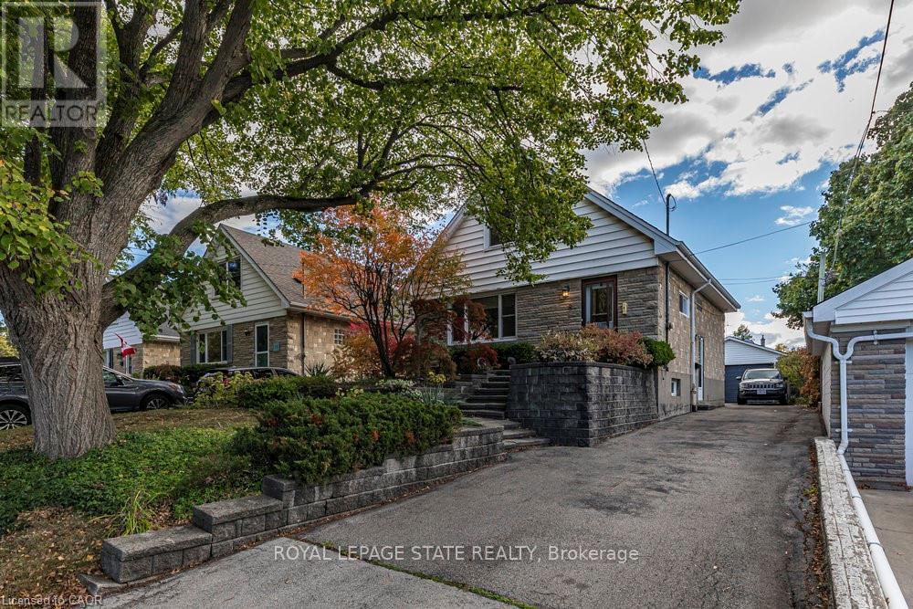 Single Family House for Sale in  SYLVIA CRESCENT Hamilton (Rosedale) 