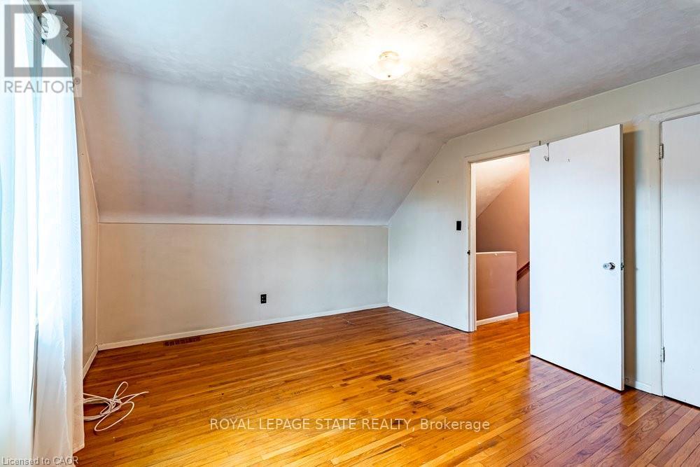 Single Family House for Sale in  SYLVIA CRESCENT Hamilton (Rosedale) 