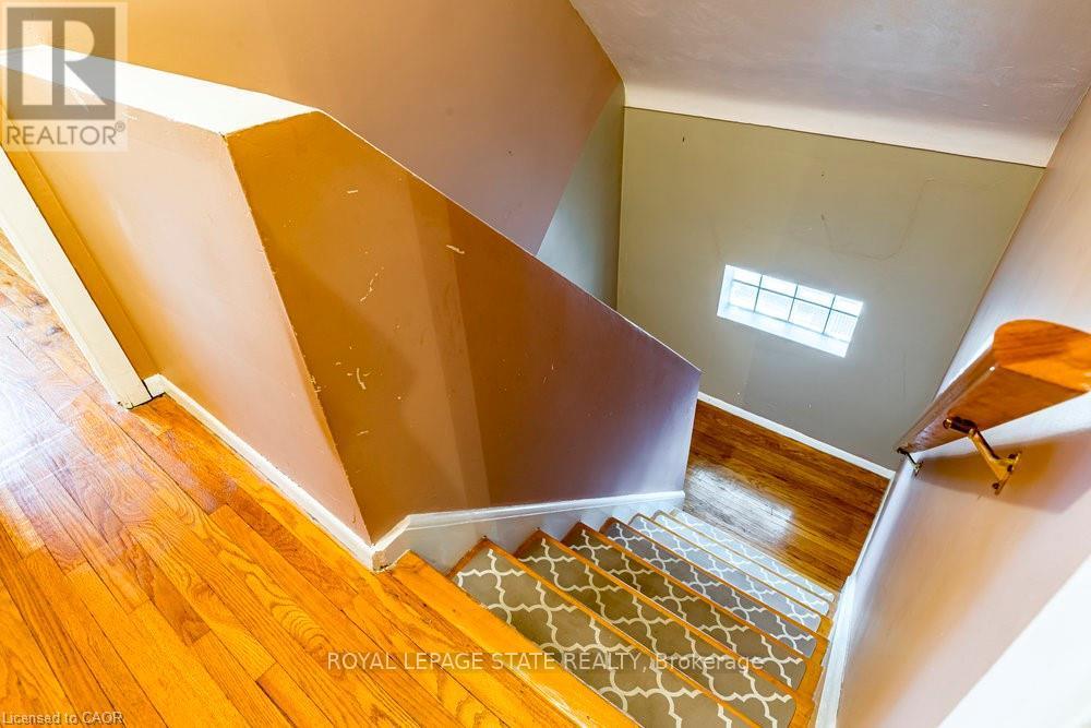 Single Family House for Sale in  SYLVIA CRESCENT Hamilton (Rosedale) 