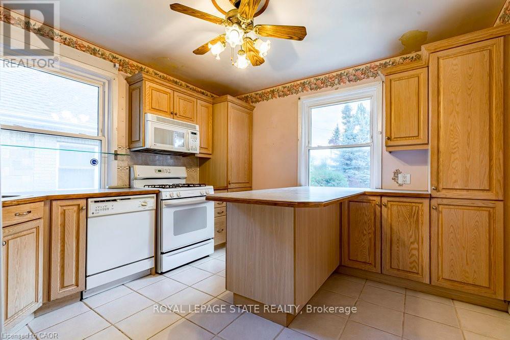 Single Family House for Sale in  SYLVIA CRESCENT Hamilton (Rosedale) 